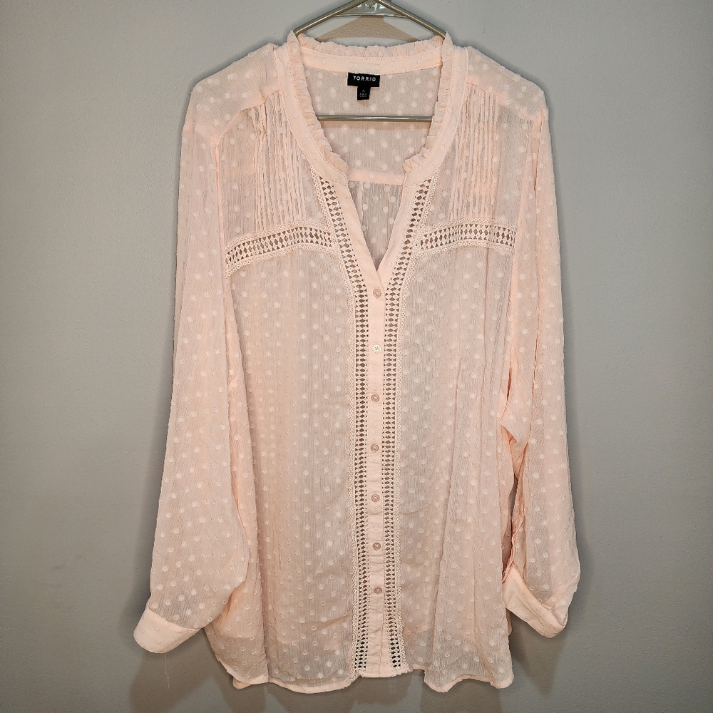 Torrid Button Front Chiffon Clip Dot with Lace Inset Top Pearl Size 5x